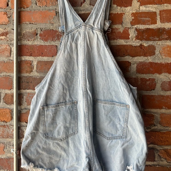 Wild Fable Women's Overall Shorts Distressed Light Wash Frayed Ends, size Large - Picture 7 of 11